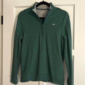 Vineyard vine boys quarter zip pull over. Size XL.